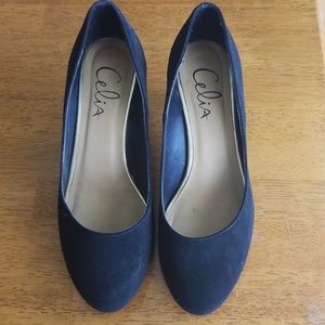 Celia Black round toe kitten heel